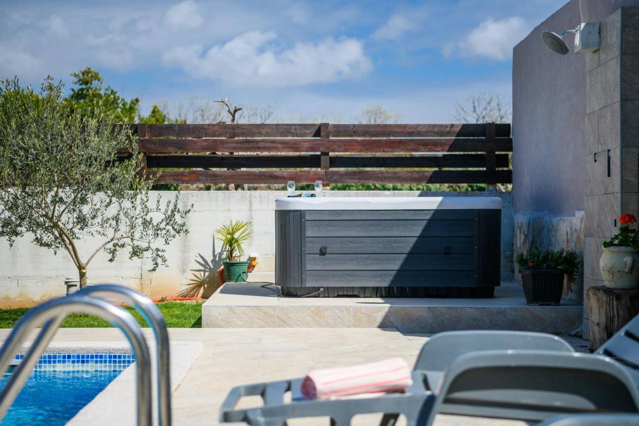 Villa Bobo Family House With Pool Vodnjan Exterior foto